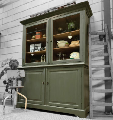 Apothekerskast, art deco, winkelkast, schoolkast, vitrinekast, buffetkast, rariteitenkabinet, keukenkast, keuken, woonkamer, winkel, antiek, brocante, landelijk, vintage, industrieel. Zwart, wit, grijs, antraciet, groen, taupe, groot, hoge, smalle, brede, kloosterkast, laboratoriumkast.